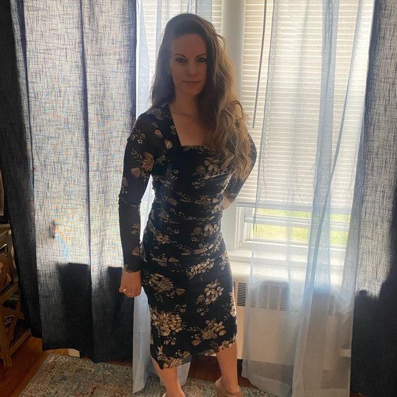 Tommy Hilfiger floral ruched dress 😍😍😍 - Picture 3 of 13